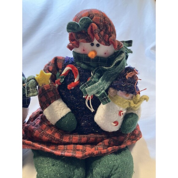 Snow Man & Woman & Baby Shelf Sitters Collectable Rexmas Handcrafted Folk Art - Picture 3 of 12